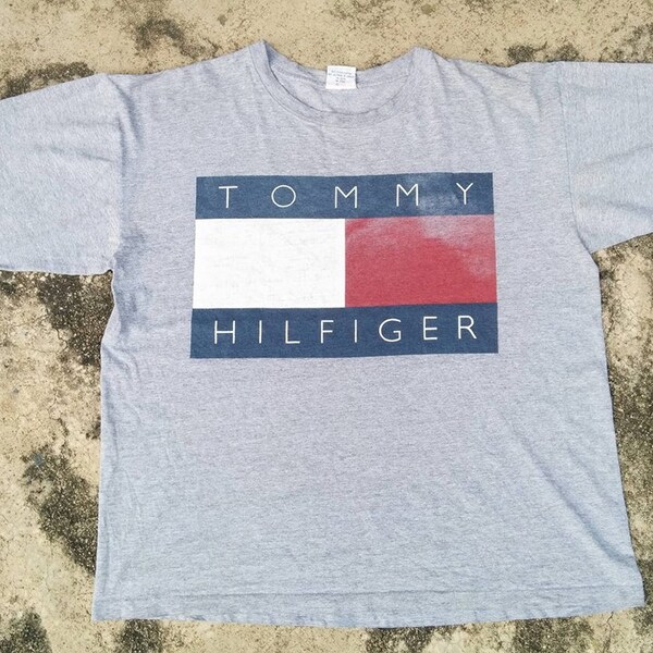 Vintage 90s Tommy Hilfiger Big Flag Logo T-Shirt size L
