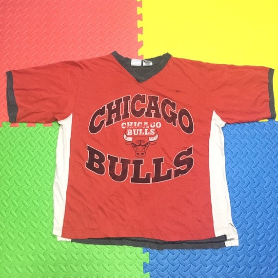 Vintage 90s Chicago Bulls v-neck t shirt