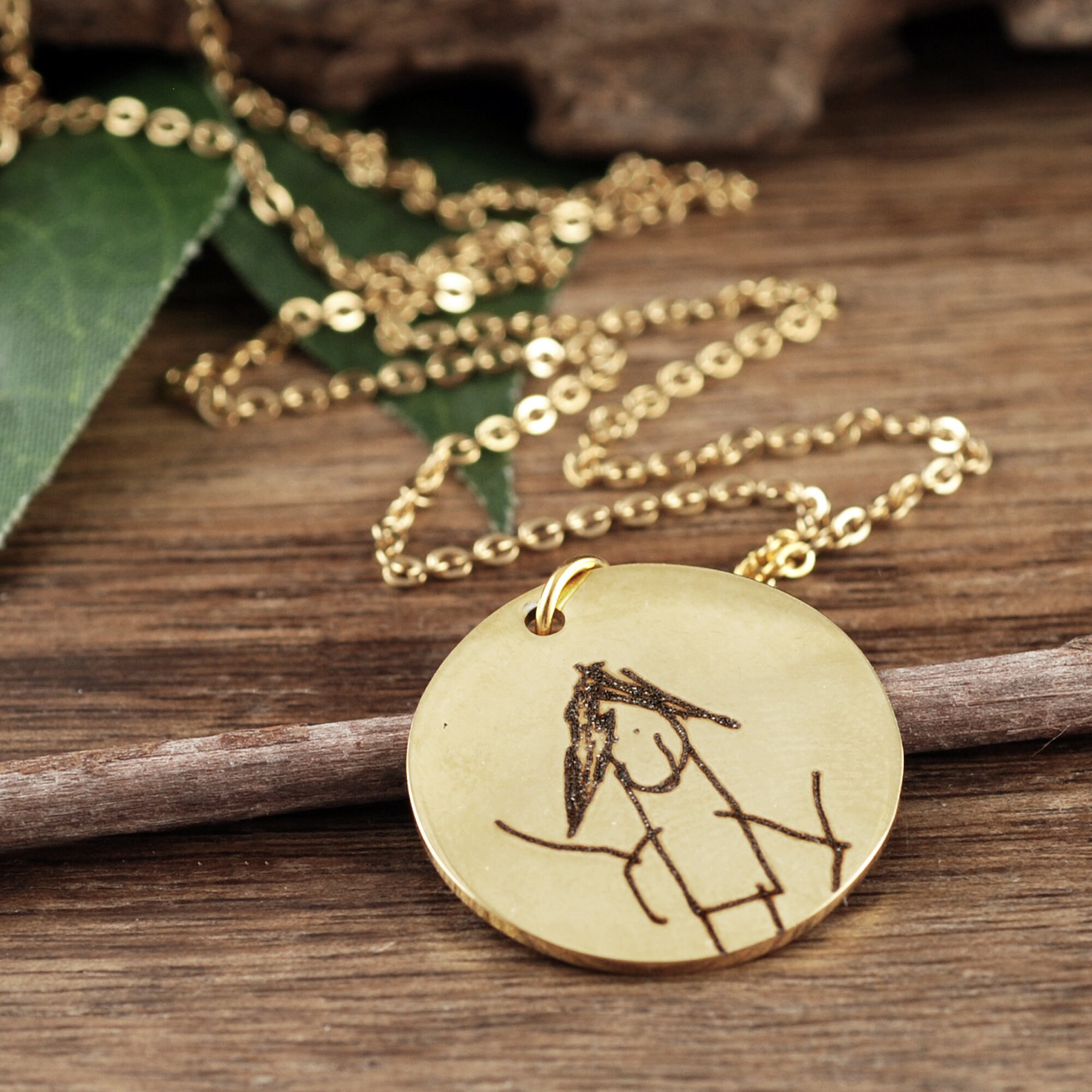 mom necklace with kids