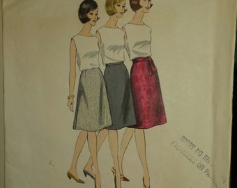 Vintage Vogue 60's Easy to Make Proportioned Skirt, sz 16 (waist 28, hips 38) 1354