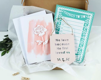 Floral Card Gift Set - Christian gifts: Things to do notepad, We love mini flag and floral card