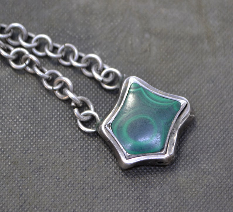 Victorian SILVER /& GREEN MALACHITE Collar Necklace with Engraved Shield Clasp