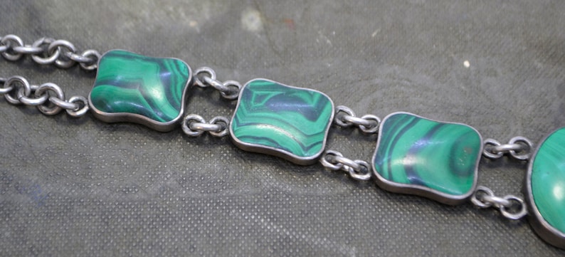 Victorian SILVER /& GREEN MALACHITE Collar Necklace with Engraved Shield Clasp