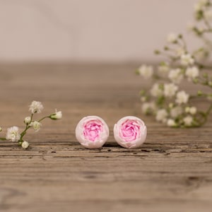 Blush Peony Ohrstecker, Polymer Clay Blume, Titanium