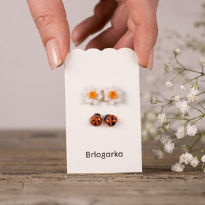 Daffodil and Ladybug Stud Earrings Set, Nature Jewelry, Flower Post, Narcissus Earring, Ladybird Jewelry, Titanium Earrings, Unique Earrings