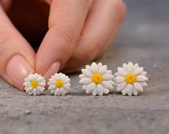 Daisy Stud Earrings, Flower Clay earrings, Daisy Flower Post, Unique Earrings, Titanium Earrings, Wedding Jewelry