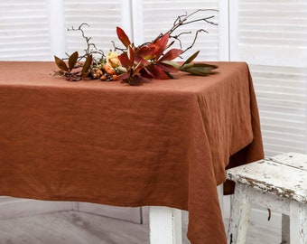 Nappe en lin. Nappe en lin lavé. Nappe de table de couleur orange brûlé. Linge de table fait main disponible en 47 couleurs.