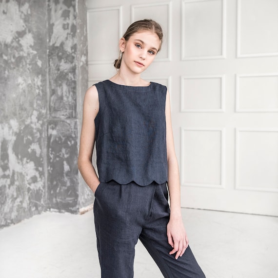 Linen crop top with scalloped edge LUNA. Sleeveless linen crop top shirt. Fitted summer crop top. Scalloped blouse