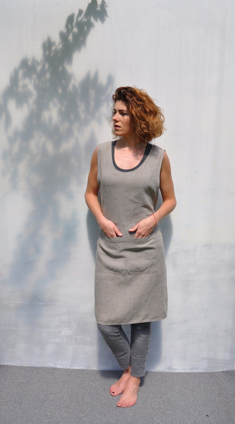 Linen apron dress. Big pocket apron. Smock apron. Linen apron. Full apron. Apron with pockets. Midi apron. Stylish apron. Soft linen apron. image 3