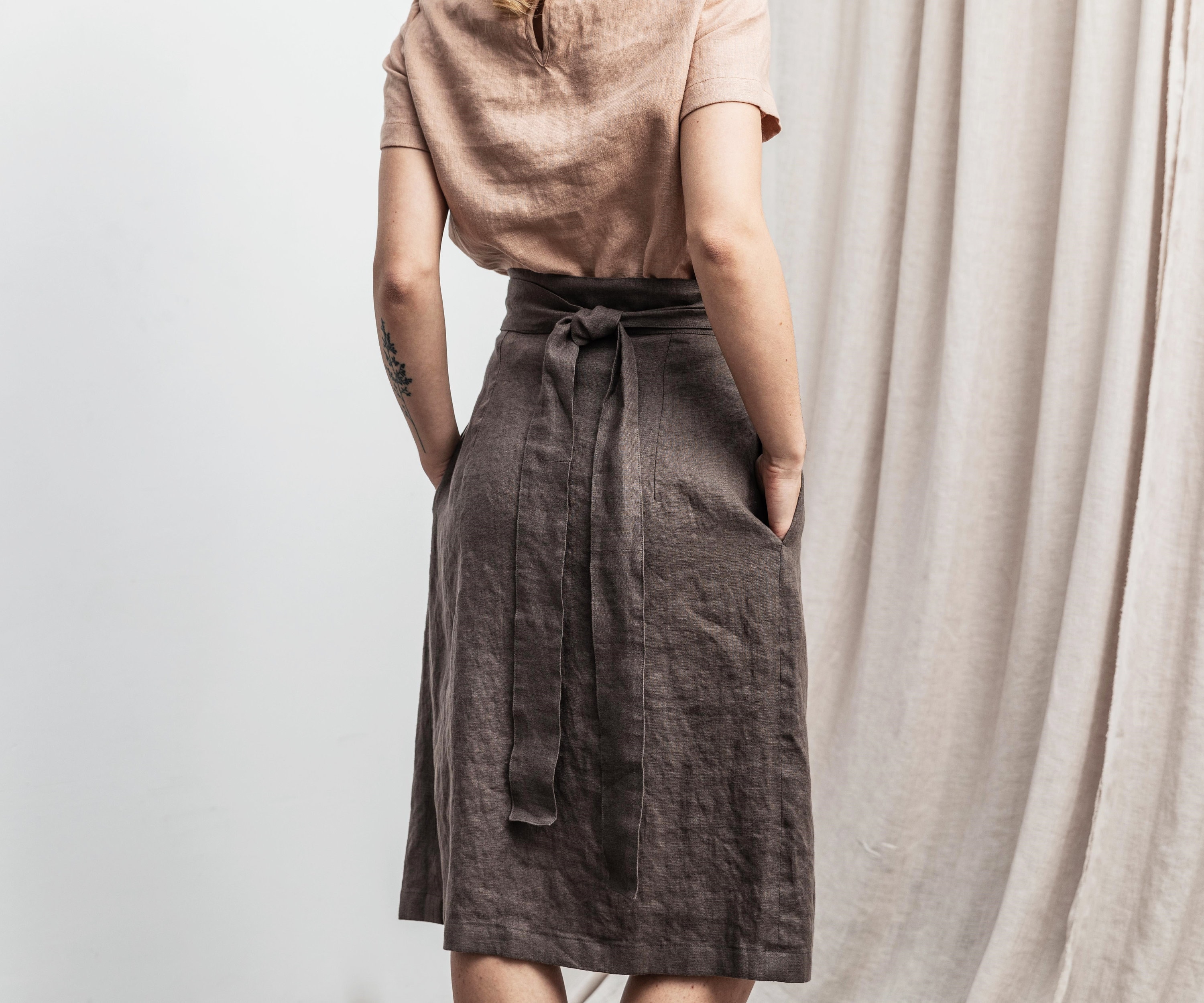 Linen skirt. Wrap skirt with deep side pockets. Summer skirt. A line