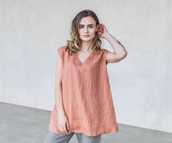 Modern linen tunic LAYLA with V neck in Peach color. Oversize summer trend women apparel. Casual linen cloth available in 47 colors