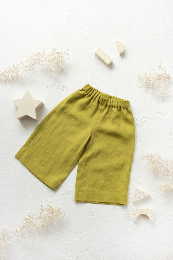 Girls linen culotte pants in Pear green color.  Linen wide leg pants for girls and boys. Linen culottes toddler trousers.