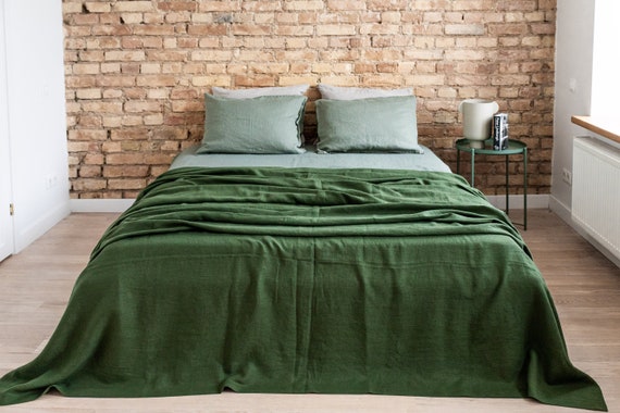 Extra big Linen Bedcover in Forest Green. Heavy Bedspread. Sofa throw Blanket. Linen Blanket for decor. Cozy Linen Cover.