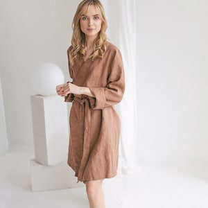 Badrock i linne med fickor. Mjuk kimono i linne. Hemkläder i linne. bild 4