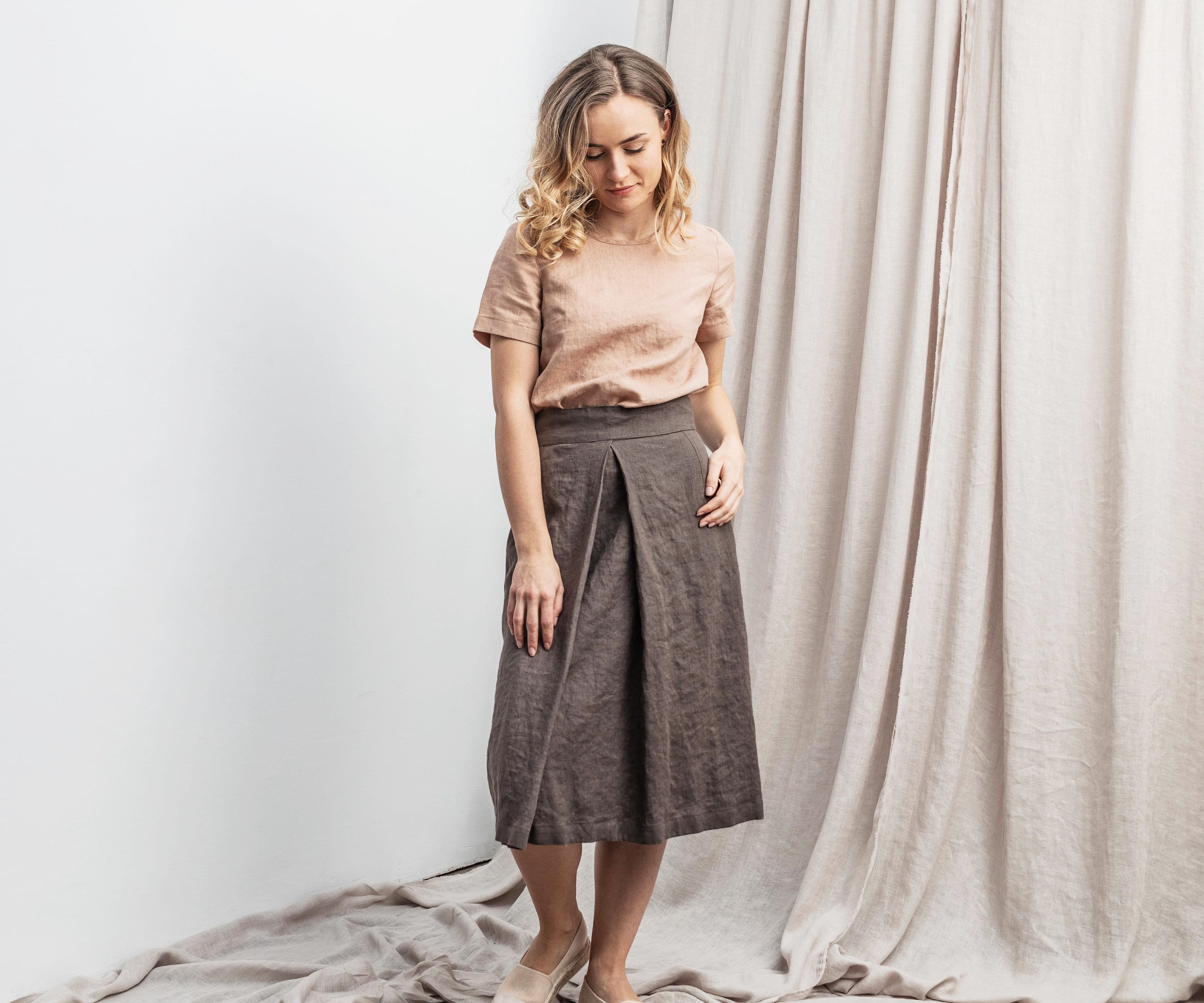 Linen skirt. Wrap skirt with deep side pockets. Summer skirt. A line