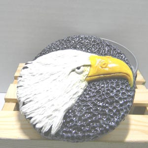 Fimo Vorratsbehälter mit handmodelliertem Adlerkopf