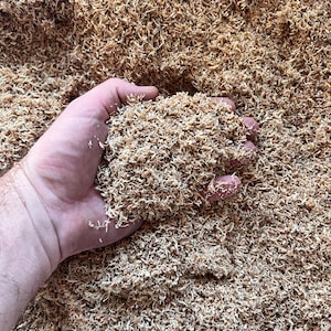 Sphagnum Moss Petals (No Stems, AAA Grade) sustainably harvested in New Zealand. Super light and fluffy - 1 Gallon (+/- 85 dry grams)