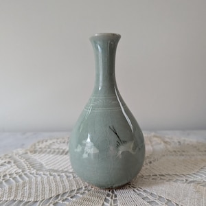 Lovely Vintage Asian Cranes Celadon Vase