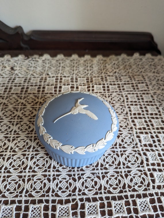 Antique Lovely Wedgwood Made in England Box - image 5
