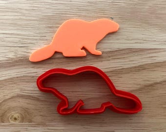 Cortador con forma de castor: diseño duradero para repostería, manualidades y proyectos con temática de bosque.