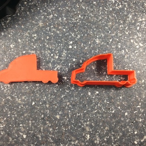 Semi-Trailer Truck Shape Cookie Cutter - Transportation-Themed Baking Tool for Creative Cookies & Crafts