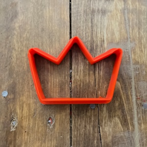 Simple Crown Shape Cutter – Elegant Design for Baking, Crafts, and Royal-Themed Projects