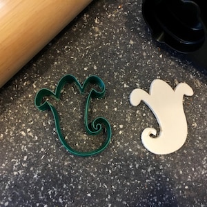 Ghost Cookie Cutter – Spooky Halloween Shape for Haunted House Parties and Fall Holiday Baking