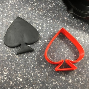 Spade Shape Cookie or Fondant Cutter – Card Suit Baking Tool for Casino, Poker Night, and Game-Themed Parties
