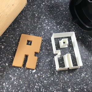 Block &#39;R&#39; Font Cookie Cutter – Bold Design for Baking, Crafts, and Letter-Themed Projects