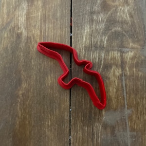Peut inclure: Emporte-pièce en plastique rouge en forme de mouette.