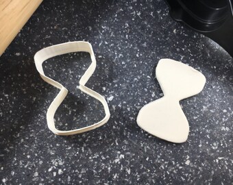 Hourglass Cookie Cutter - Timeless Design for Creative Baking & Crafts