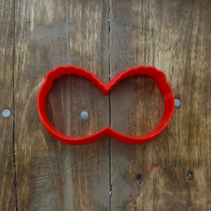 Strapless Frilly Bra Shape Cutter