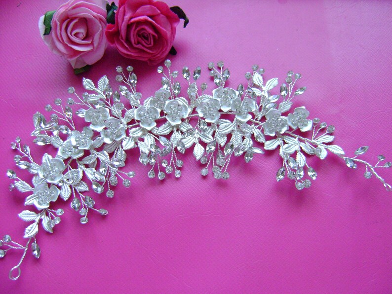 Flowers with Crystal centres Sparkling Silver Hair Piece