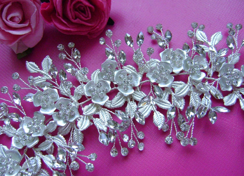 Flowers with Crystal centres Sparkling Silver Hair Piece