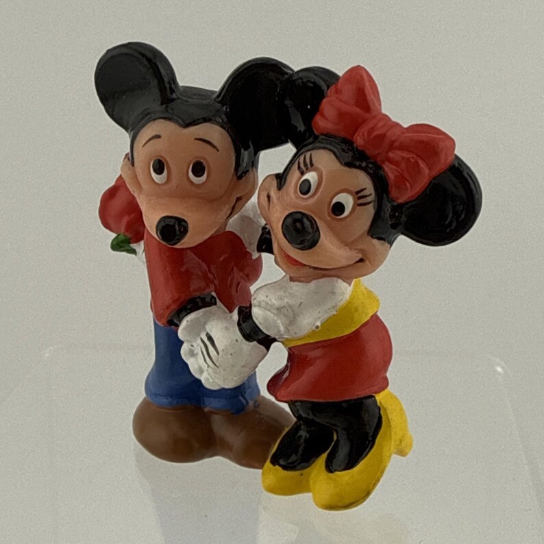 Figura vintage de Disney Mickey y Minnie Mouse abrazándose, Applause Flowers, PVC Figura A imagen 3
