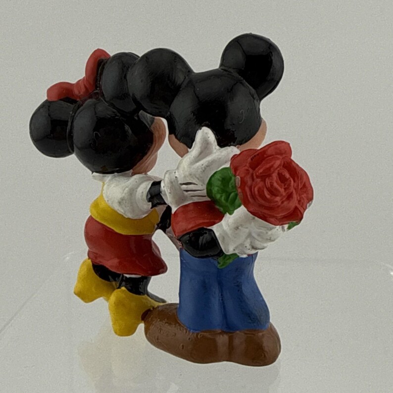 Figura vintage de Disney Mickey y Minnie Mouse abrazándose, Applause Flowers, PVC Figura A imagen 6