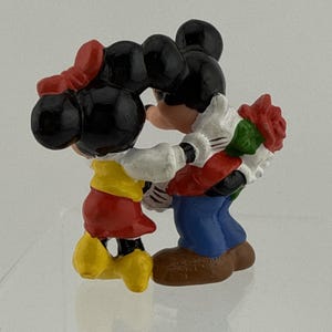 Figura vintage de Disney Mickey y Minnie Mouse abrazándose, Applause Flowers, PVC Figura A imagen 5