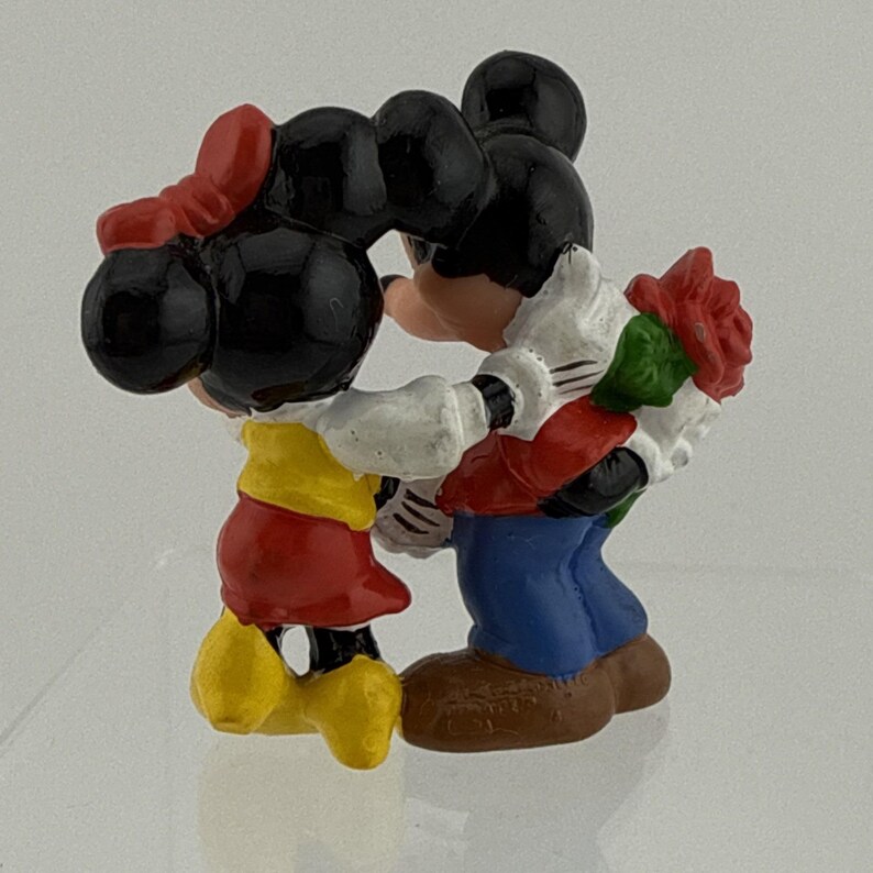 Figura vintage de Disney Mickey y Minnie Mouse abrazándose, Applause Flowers, PVC Figura A imagen 5