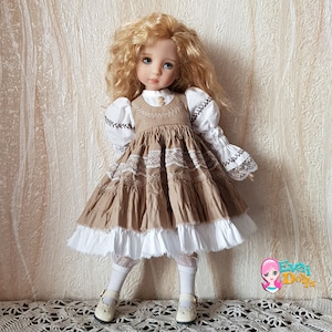 Beżowo-biała sukienka w rustykalnym stylu z haftem dla małej kochanej lalki Dianny Effner 13", sukienka dla lalki, odpowiednia dla Paoli Reiny