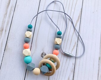 nursing necklace for distracted baby