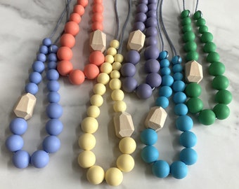 Modern Spring Breastfeeding Silicone Necklace, New Mom Gift, Nursing babies with busy hands