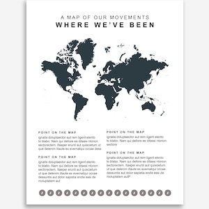 Op de afbeelding: Een zwart-witte wereldkaart met de tekst "A Map of Our Movements Where We've Been" erboven. De kaart is omringd door tekst die "Point on the Map" luidt en een locatie beschrijft. De tekst is in grijs.