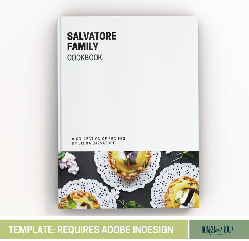 K&ouml;nnte beinhalten: Ein wei&szlig;er Kochbuchumschlag mit dem Text "SALVATORE FAMILY COOKBOOK" und dem Text "A COLLECTION OF RECIPES BY ELENA SALVATORE". Der Umschlag zeigt ein Foto von drei kleinen Zitronent&ouml;rtchen mit einer wei&szlig;en Spitze auf schwarzem Hintergrund.