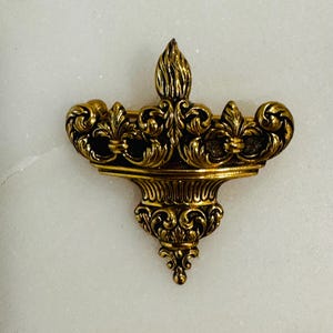 1987 Torah Fund Crown Pin • Gold Tone Keter Torah Brooch Pendant, Conservative Judaism Jewelry