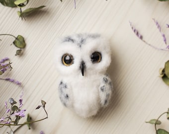 Felted owl brooch Needle felted bird Owl pin Felt brooch Felted owl Needle felted owl Needle felt animal brooch Felt owl pin Felted jewelry