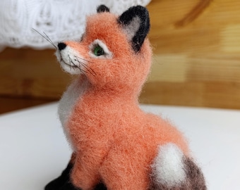 Miniature Needle Felted Fox Sculpture, Woodland Animal Decor, Handmade Merino Wool Gift