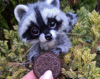 Felted raccoon Needle felted animal Wool felt raccoon Animal gift Needle felted raccoon Felt miniature Wool raccoon felted Animal lover gift