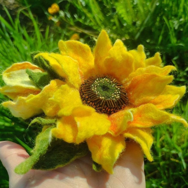 Große gefilzte Sonnenblumenbrosche, ukrainisches Symbol, Filzbrosche, gefilzte Sonnenblume, Nassgefilzte Brosche, Blumennadel, Sonnenblumenbrosche, gefilzte Nadel