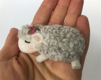 Felted sheep brooch, Needle felted animal pin, Sheep lover's gift, Needle felt animal brooch, Felt sheep pin, Gift for girl, Sheep gift