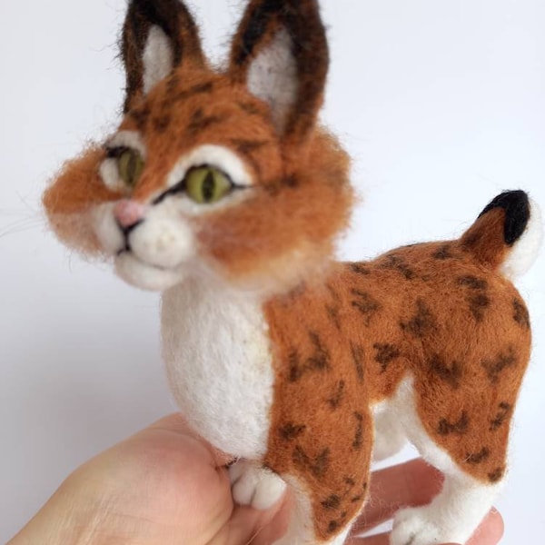 Felted animal Needle felted lynx Felt wild cat Needle felt animal miniature Needle felt lynx Wool felted sculpture Eco-friendly lynx figure